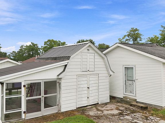 4th image of 100 N Bethany Rd