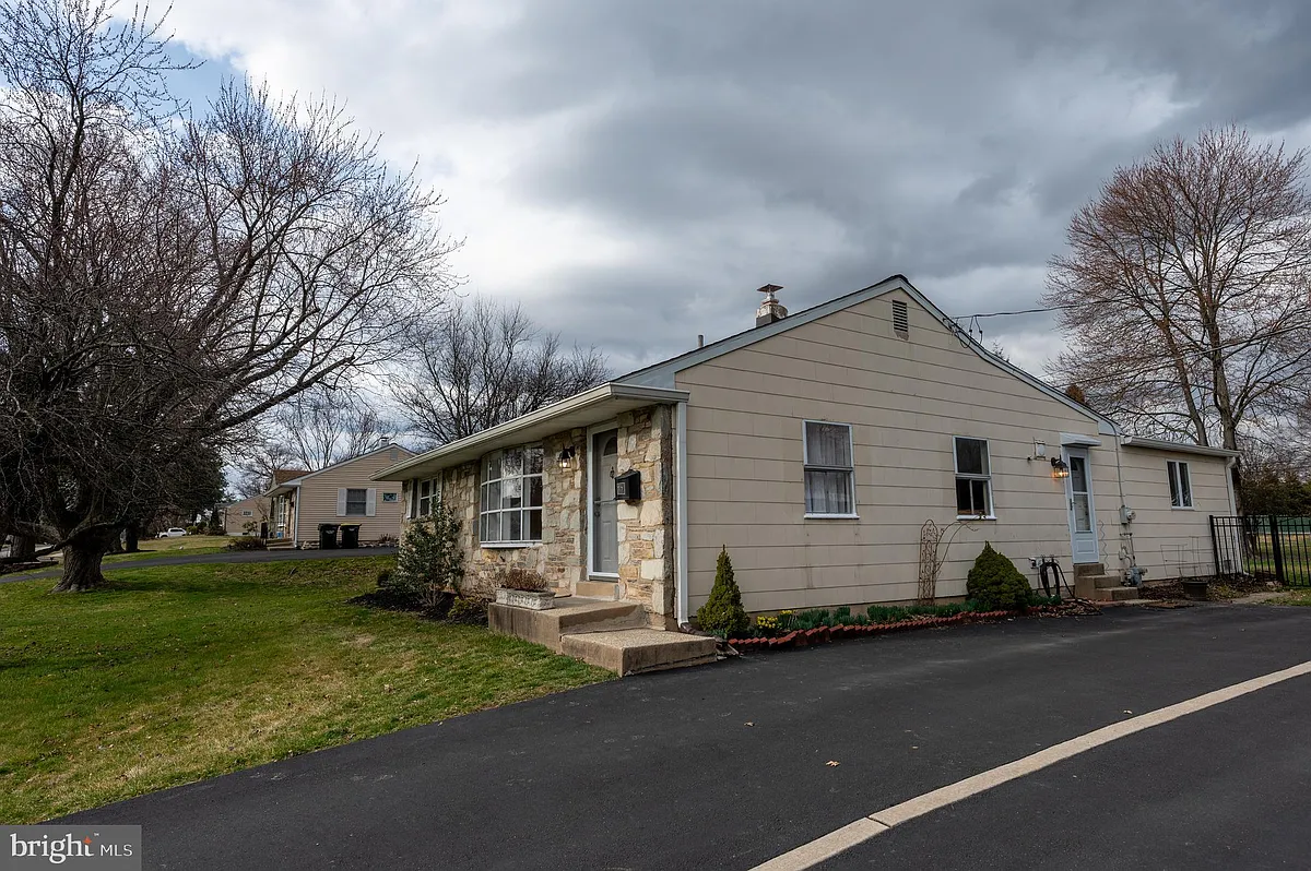 Building Photo - 2597 Carrell Ln