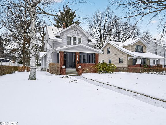 3rd image of 2352 Castlewood Dr