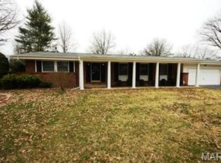 1425 Bayonne Dr, Saint Louis, MO 63138