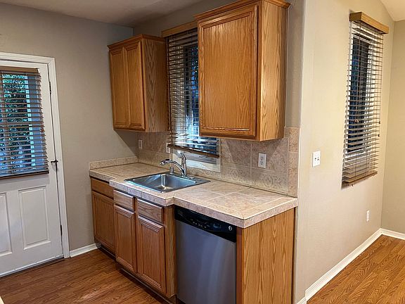5th image of 612 N Voluntario St