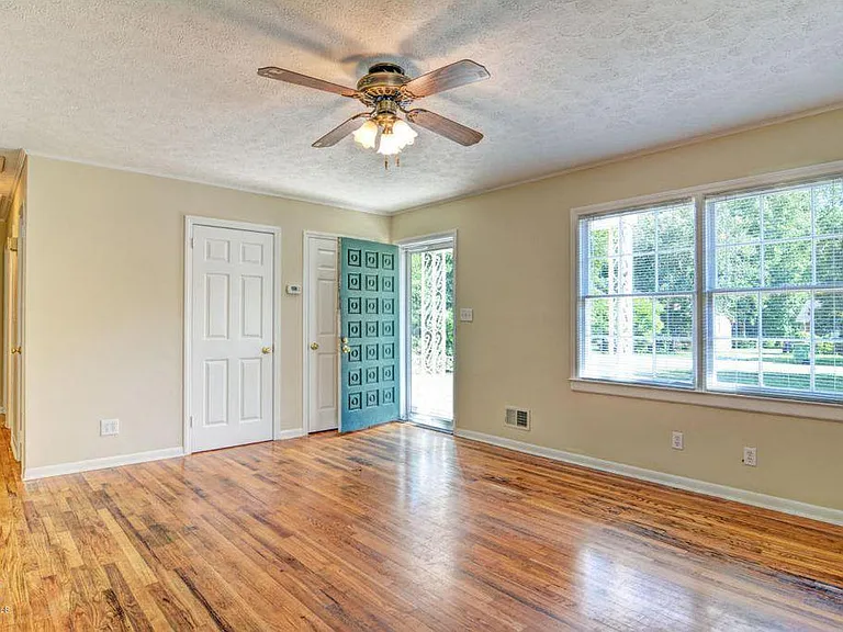 5333 Ridgewood Heights Dr — Photo 3