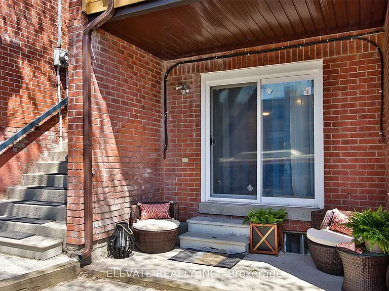 2131 Dufferin St — Photo 33