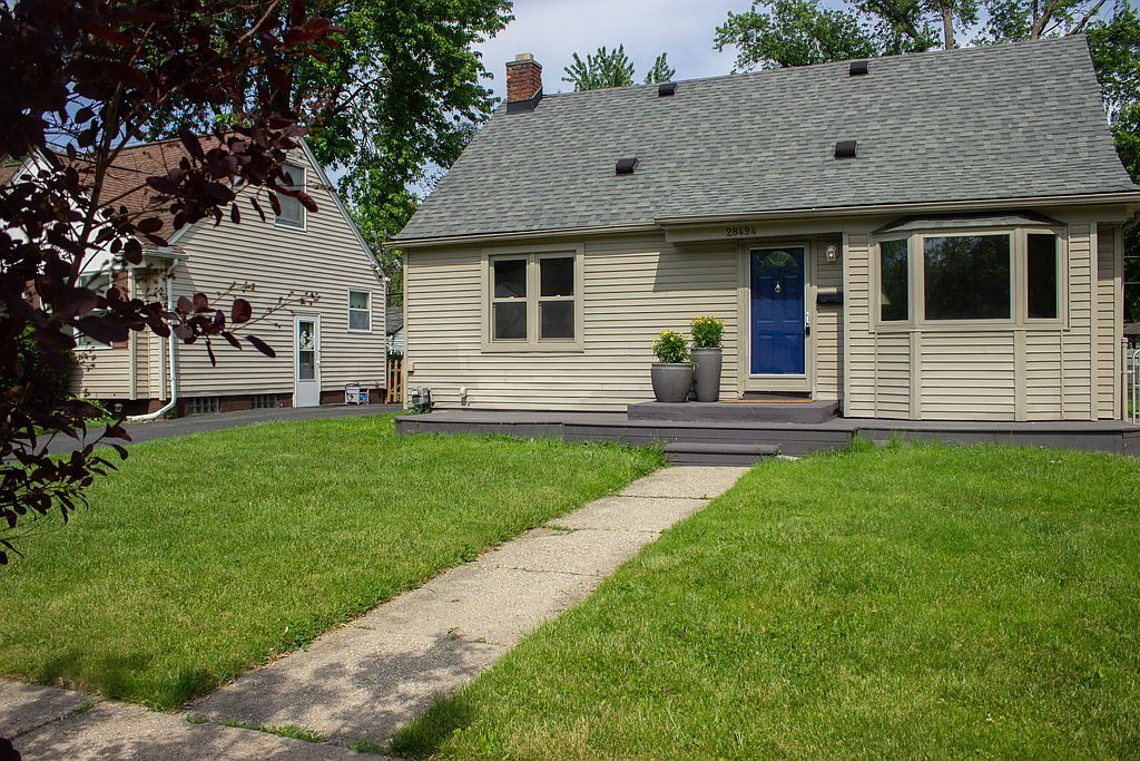 28494 Everett St - Property Image