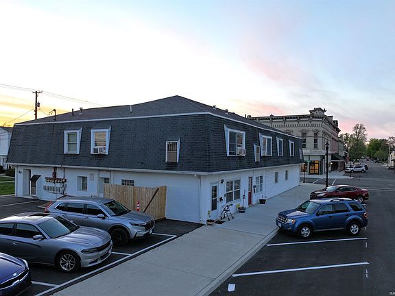 4th image of 101 W Main St