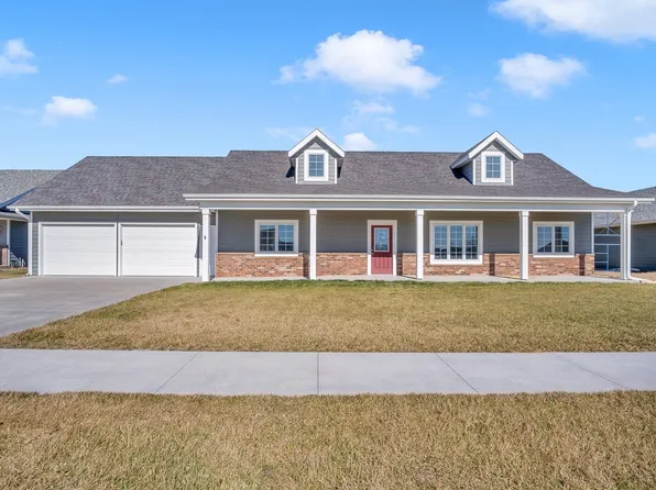 212 Redbud St, Moundridge, KS 67107