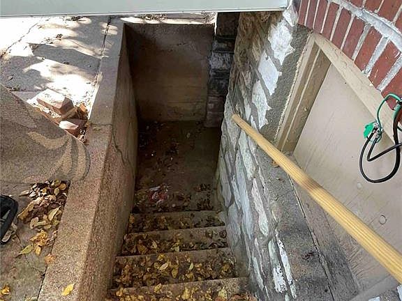 4th image of 3720 Winnebago St