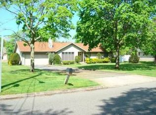 194 Hewlett Ave, East Patchogue, NY 11772