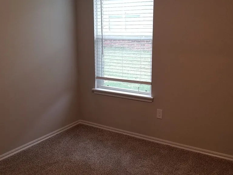3102 Debbie Ln — Photo 33