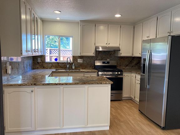 3rd image of 36235 Cherry St