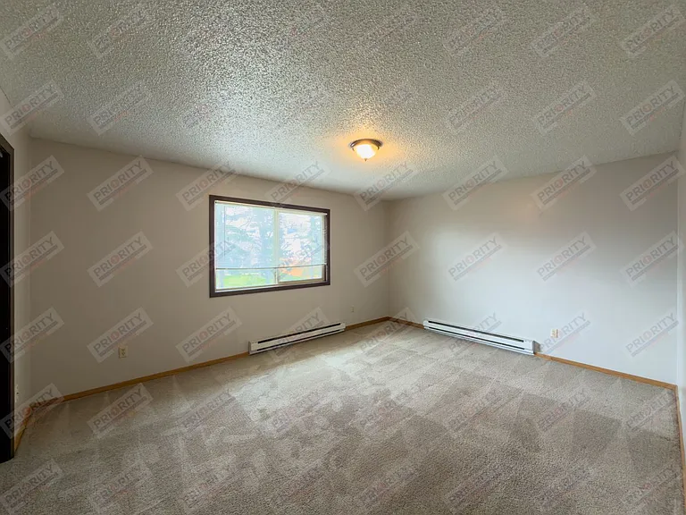 703 Vivian St — Photo 6