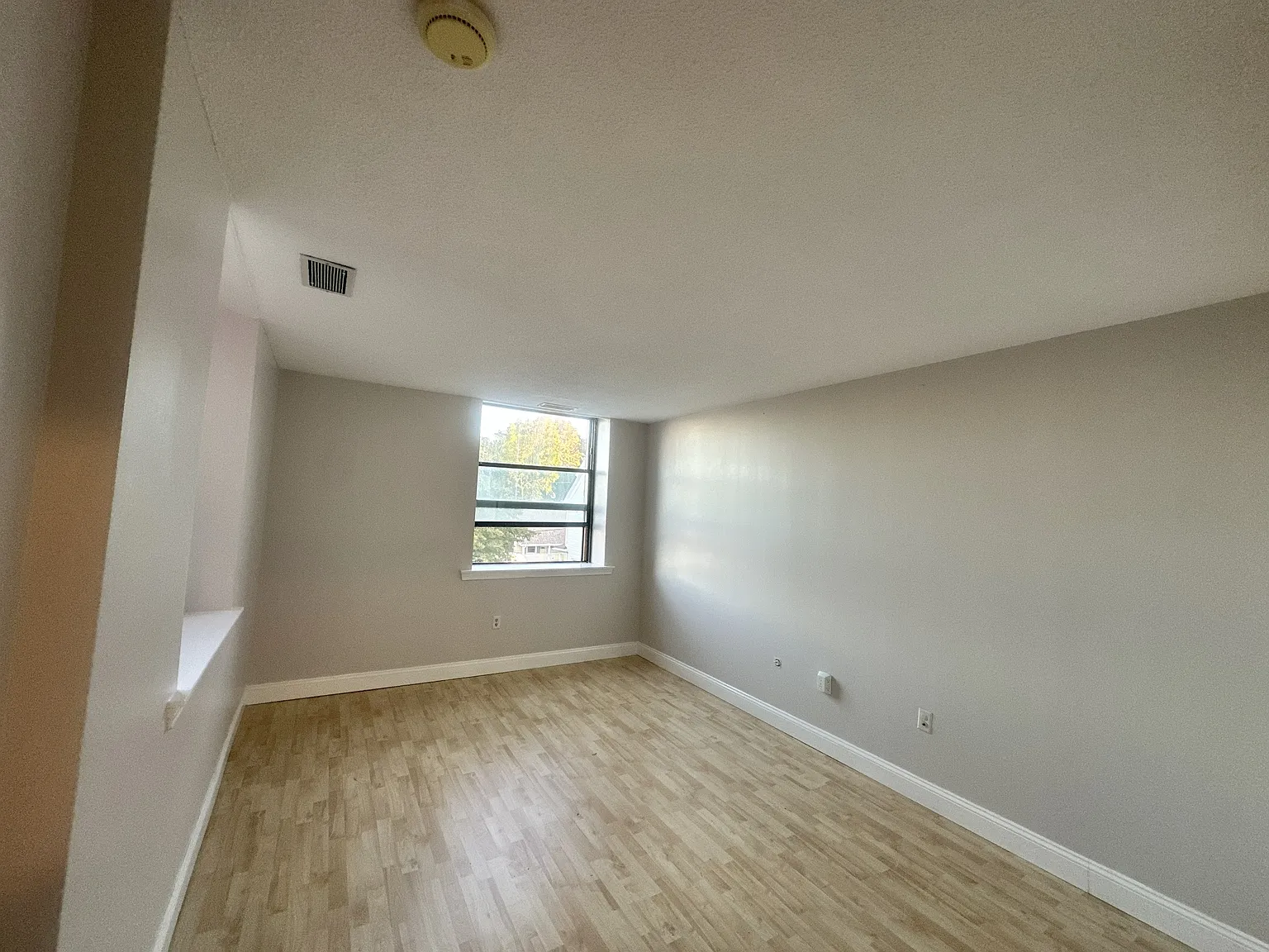 1 bed, 850 sqft, $2,150 — Photo 4