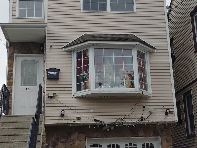 22 Redwood St #2 — Photo 1