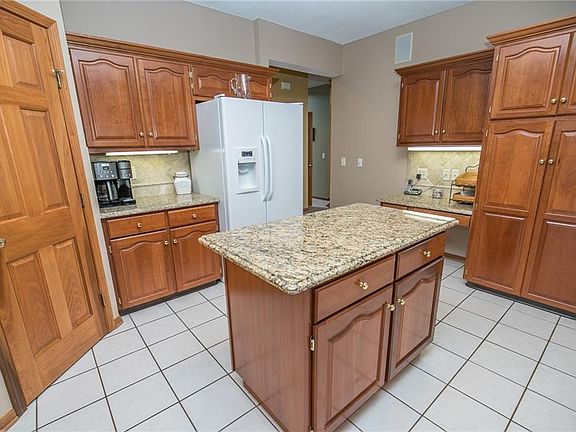 5th image of 2344 Olde Stone Dr