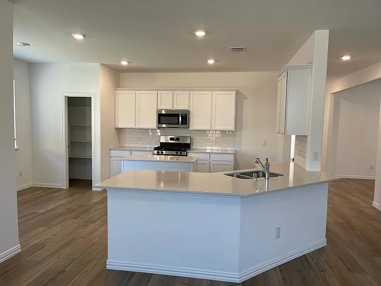1115 Mahogany Ln — Photo 5