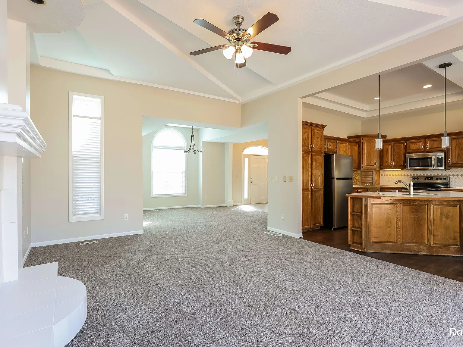 4 bed, 3.0 bath, 2443 sqft, $2,465 — Photo 4