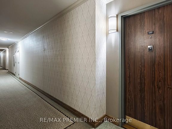 5th image of 812 Burnhamthorpe Rd #1207