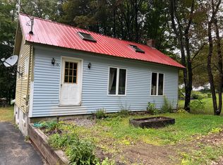 8 Hillside Ave, Harrison, ME 04040