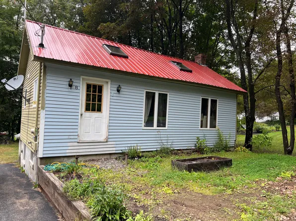 8 Hillside Avenue, Harrison, ME 04040