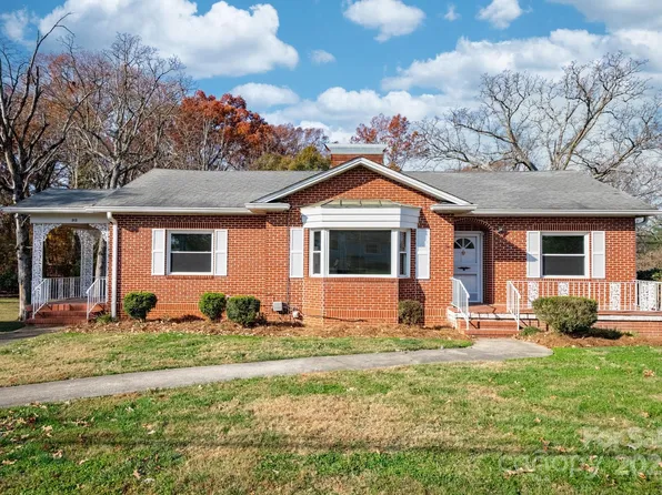313 17th St NW, Hickory, NC 28601
