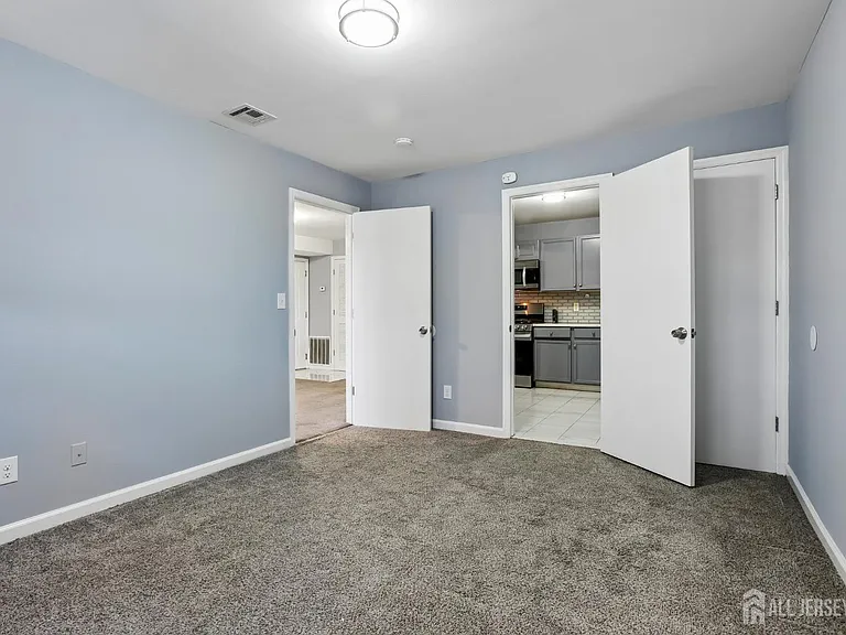 396 College Dr — Photo 9