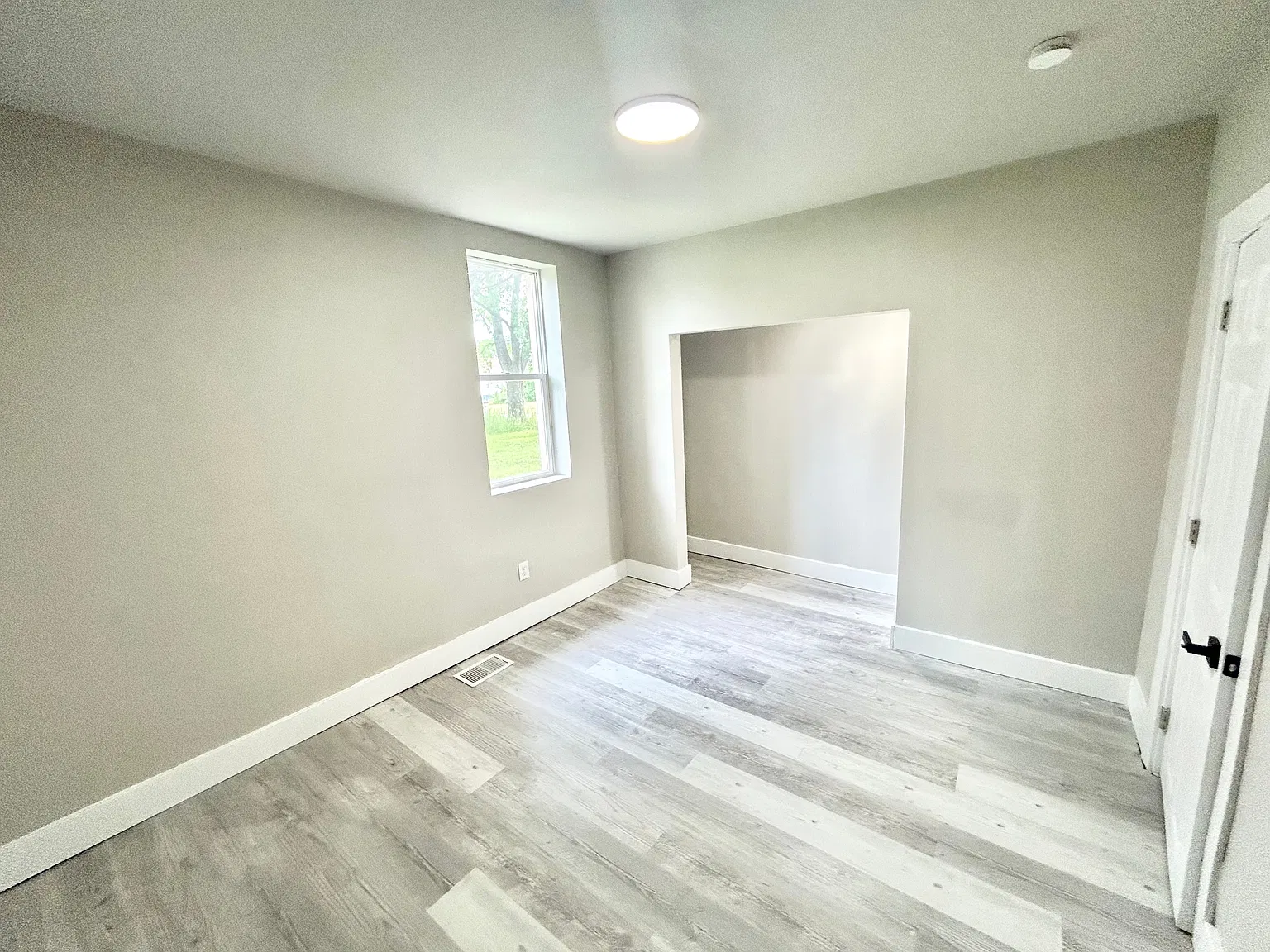 Studio, 650 sqft, $695 — Photo 4