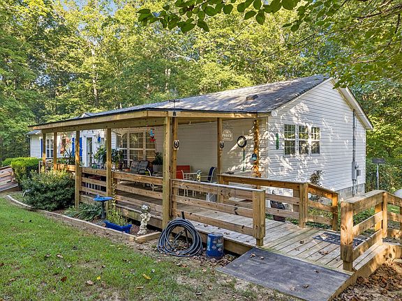 3rd image of 605 Lucas Rd