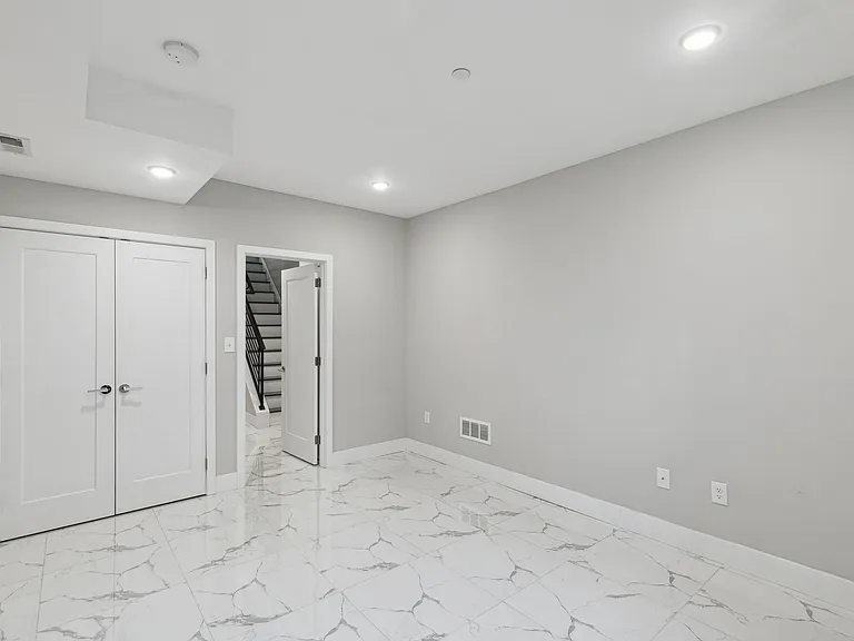 1845 E Huntingdon St — Photo 25