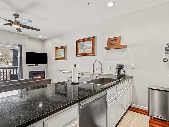 4th image of 493 Eaglepointe Ct