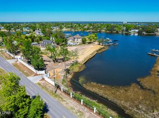 902 E 8th St, Lynn Haven, FL 32444