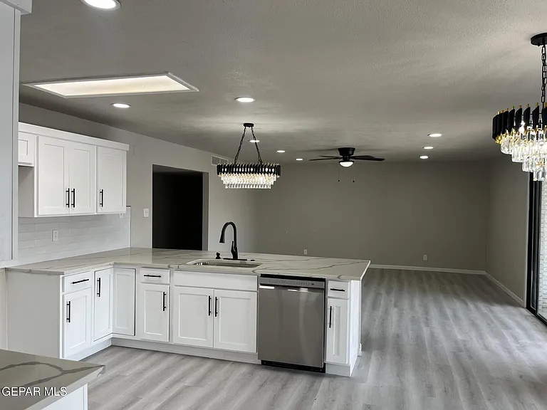 8600 Edgemere Blvd — Photo 11