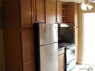 2nd image of 1980 Bay Dr APT 4