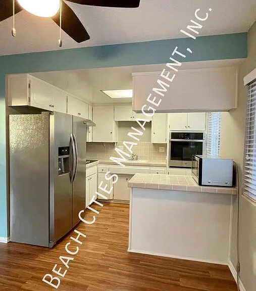 2033 E 3rd St #1B — Photo 13