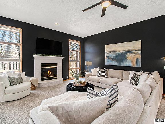 3rd image of 7006 Thorn Apple Ln
