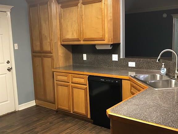 2nd image of 2801 Clara Ln