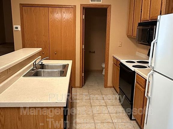 5th image of 15644 Garrett Dr