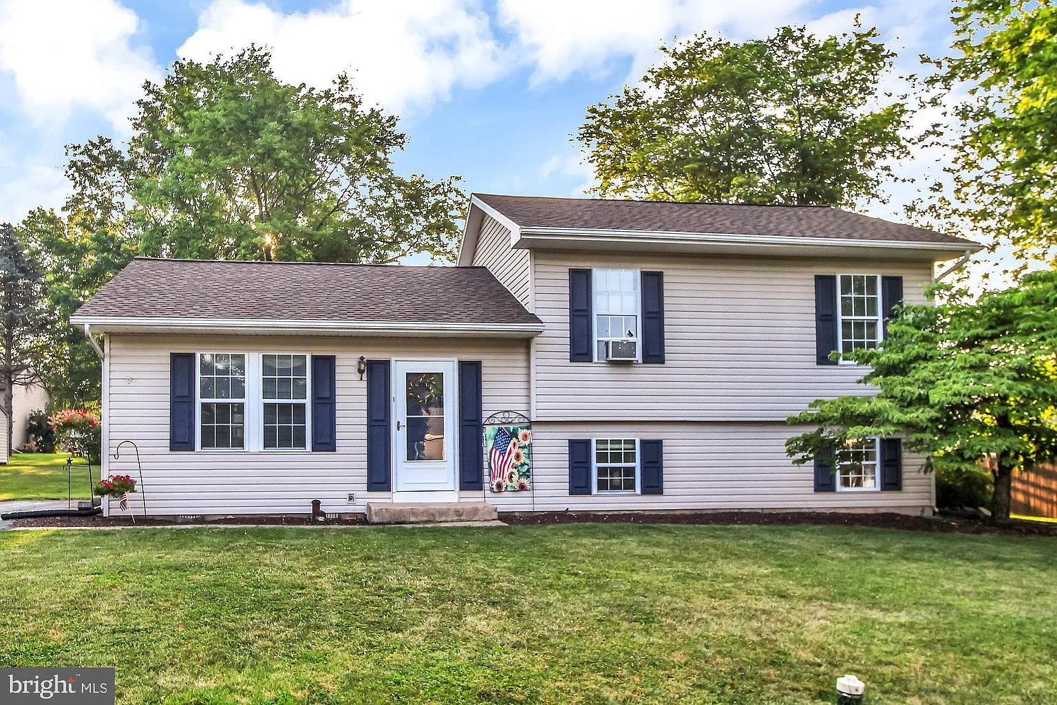2149 Croyden Rd photo 1