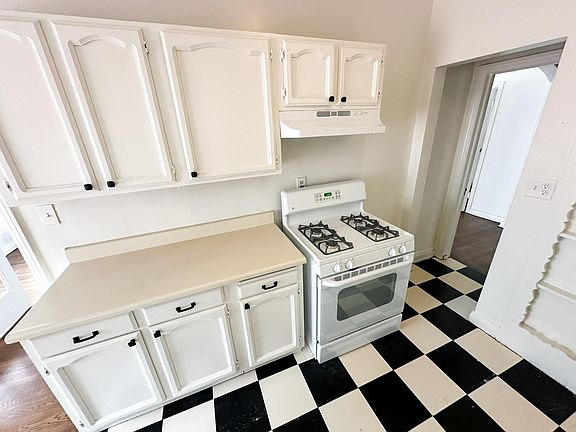 5th image of 620 S Ardmore Ave APT 9