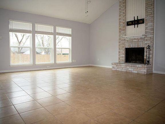 3rd image of 833 Garden Meadow Dr