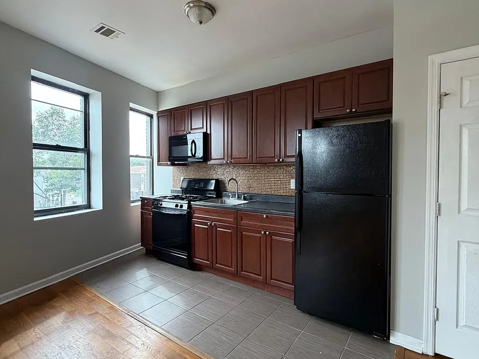 6 Longfellow Ave #5