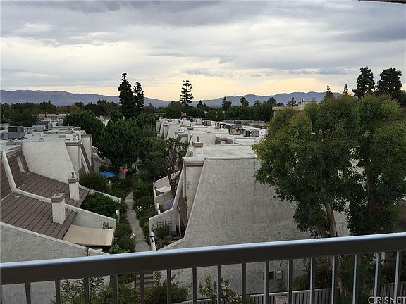 2nd image of 18307 Burbank Blvd Unit 311