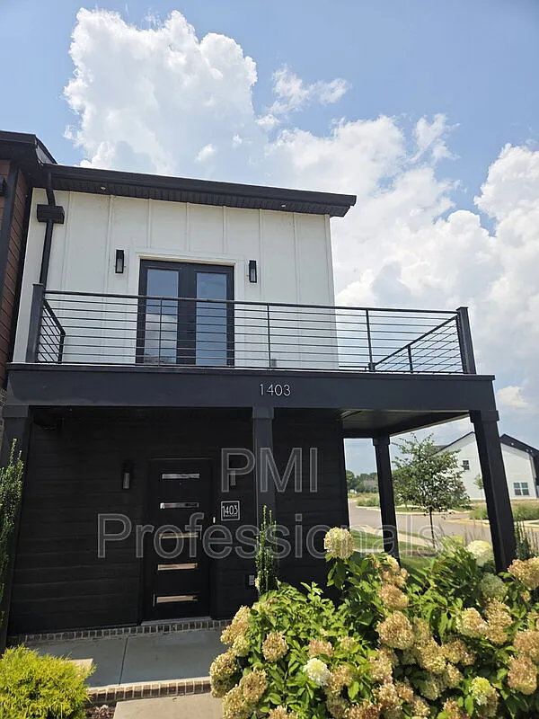 2 bed, 2.5 bath, 1333 sqft, $2,099 — Photo 1
