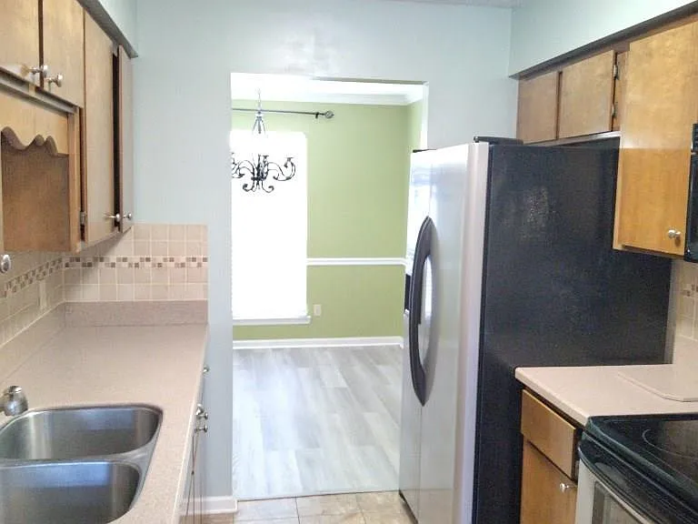 905 King Air Ct — Photo 8