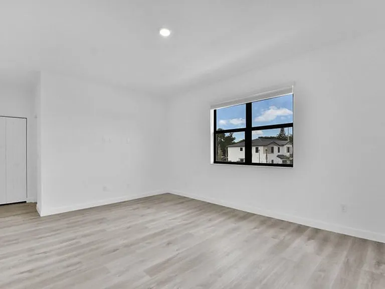 4074 Highland Oaks Dr — Photo 5
