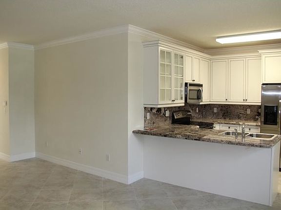 3rd image of 803 S Ocean Blvd