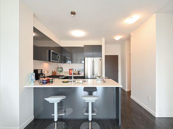 2 bedroom rental in Surrey — photo 14