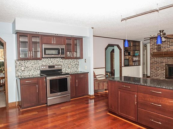 4th image of 9422 Continental Dr