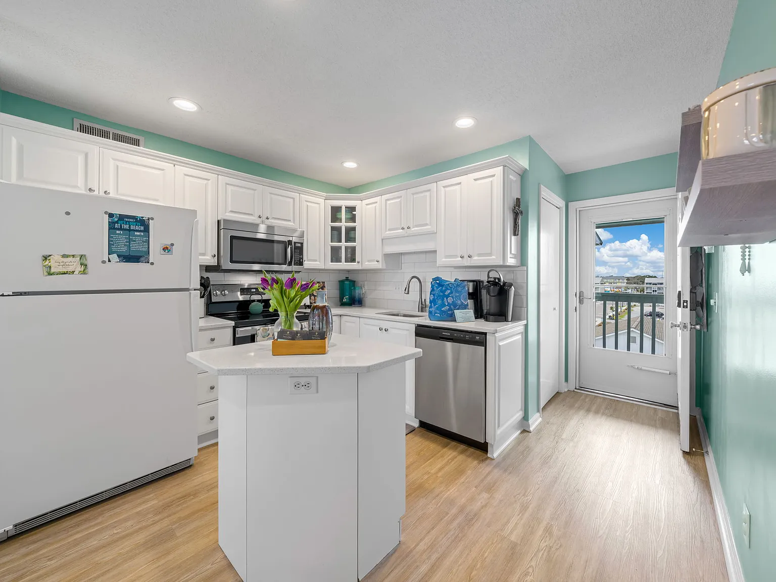 2 bed, 773 sqft, $2,250 — Photo 2