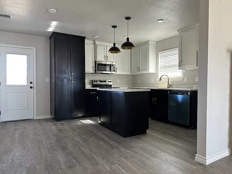 5106 White Rose Dr — Photo 3