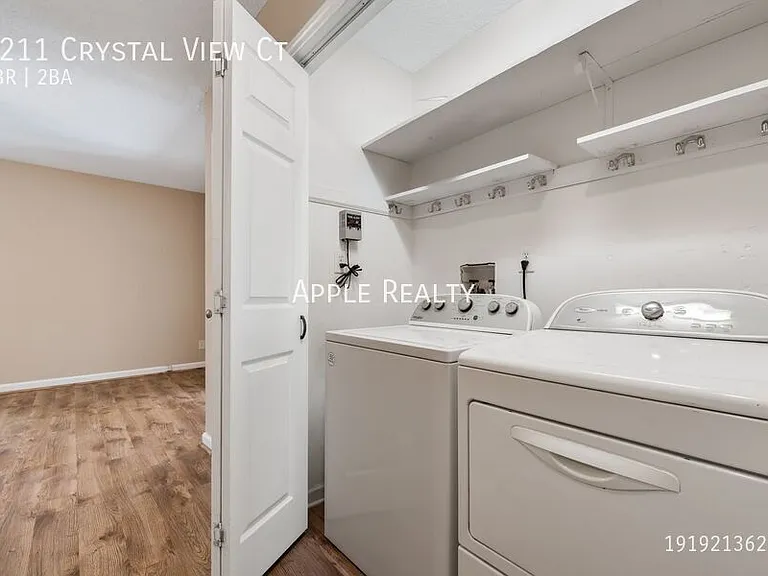 1211 Crystal View Ct — Photo 15
